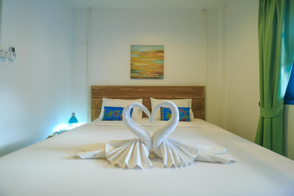 Frog House Bed & Breakfast (Adults Only) Patong ภายนอก รูปภาพ