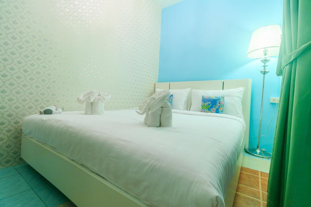 Frog House Bed & Breakfast (Adults Only) Patong ภายนอก รูปภาพ