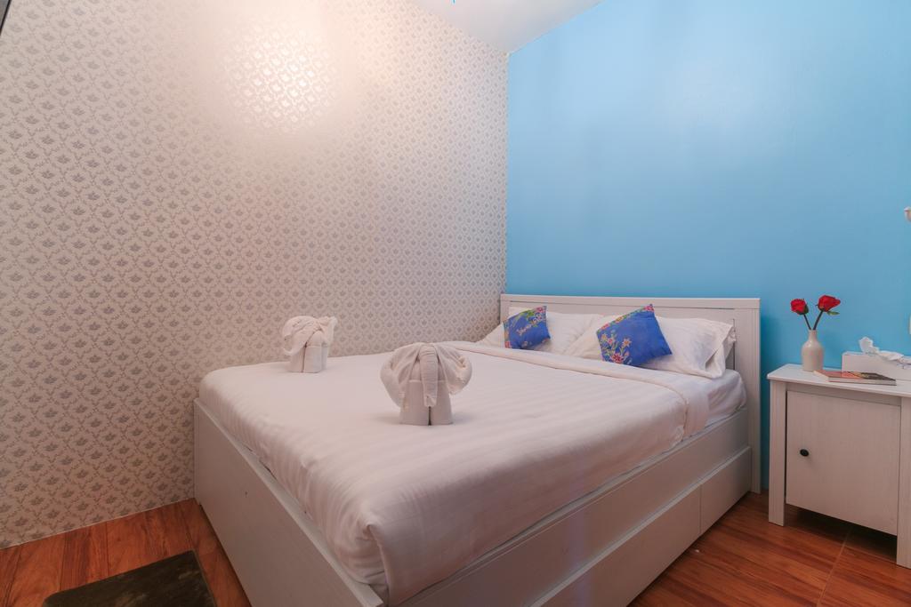 Frog House Bed & Breakfast (Adults Only) Patong ภายนอก รูปภาพ