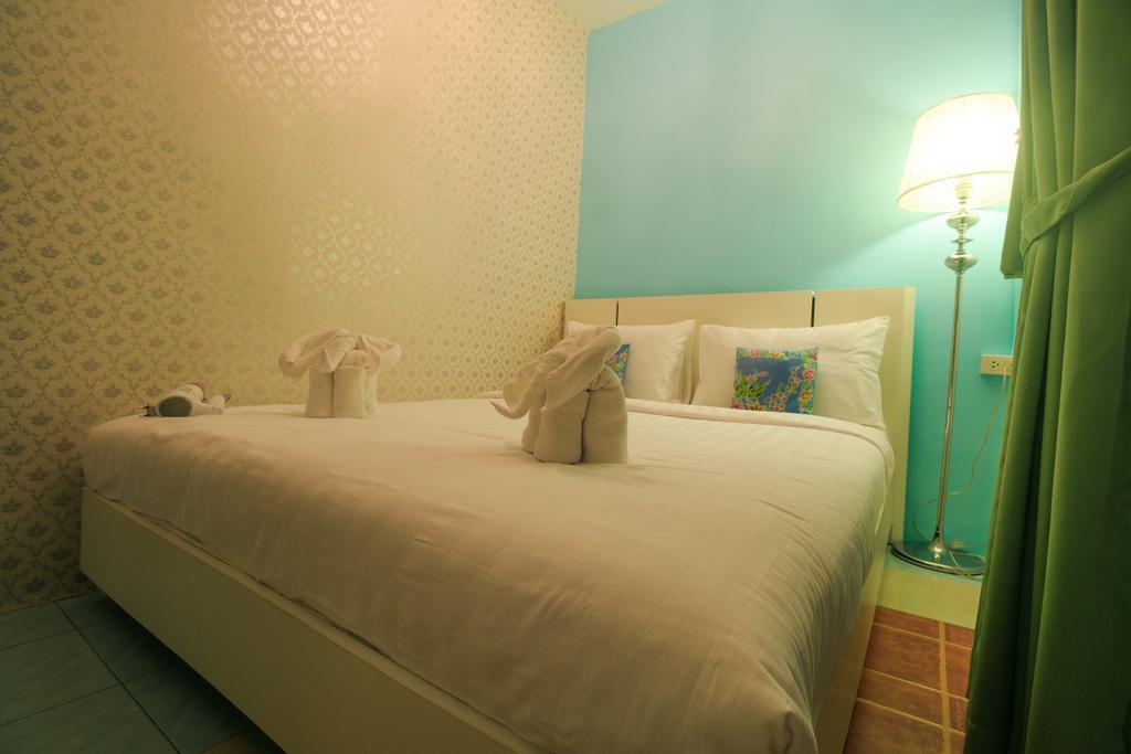 Frog House Bed & Breakfast (Adults Only) Patong ภายนอก รูปภาพ